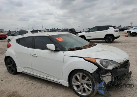 2016 Hyundai Veloster Turbo z USA, uszkodzony, nr VIN KMHTC6AE9GU282493